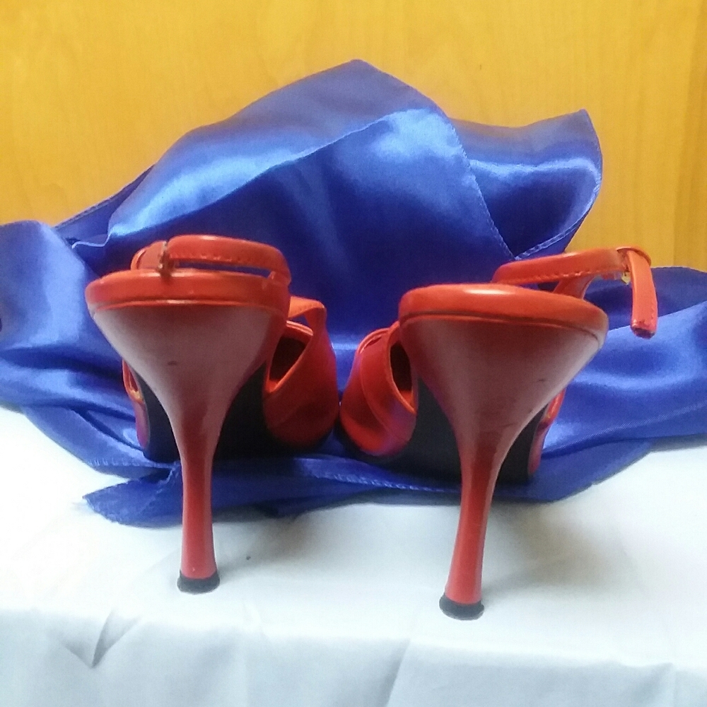 Red Closed Toe Sling - Picture 2 of 5